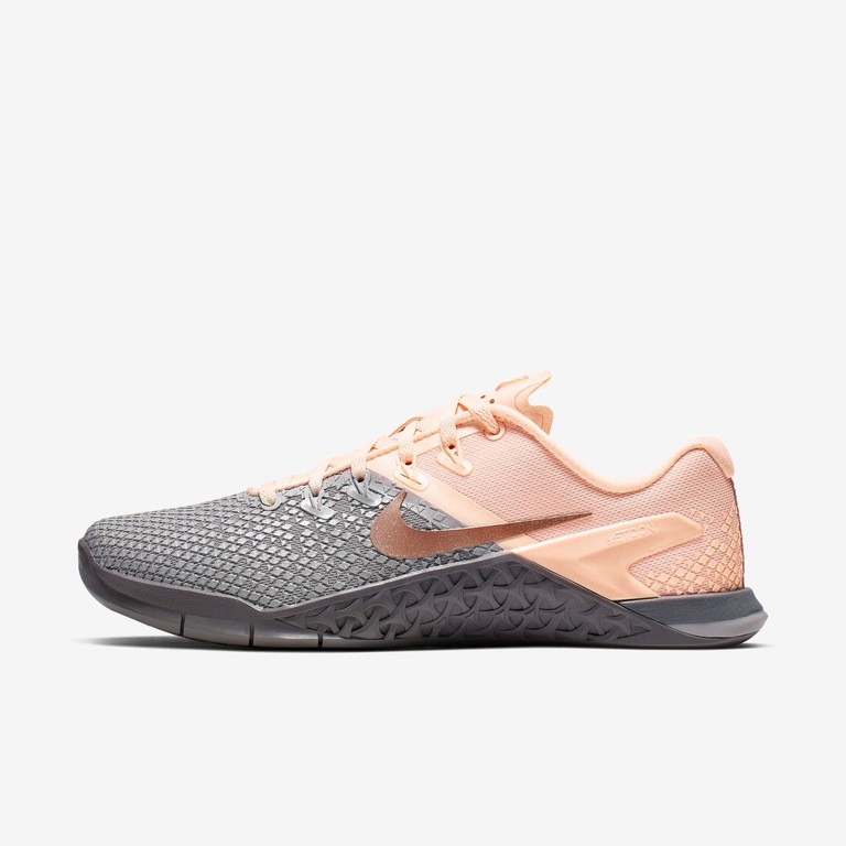 Tênis Nike Metcon 4 XD Metallic Feminino - Foto 1