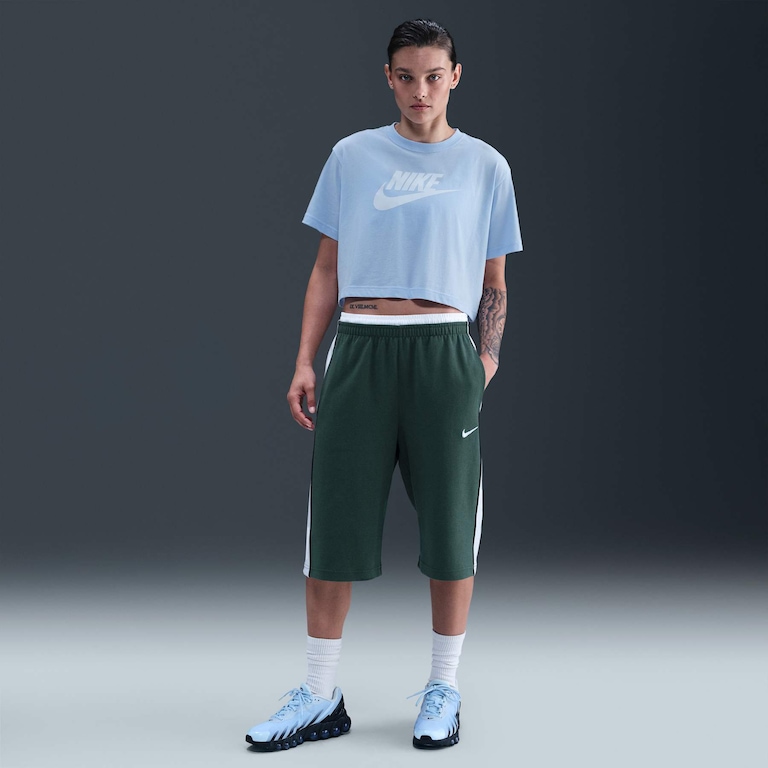 Camiseta Nike Sportswear Essential Feminina - Foto 4