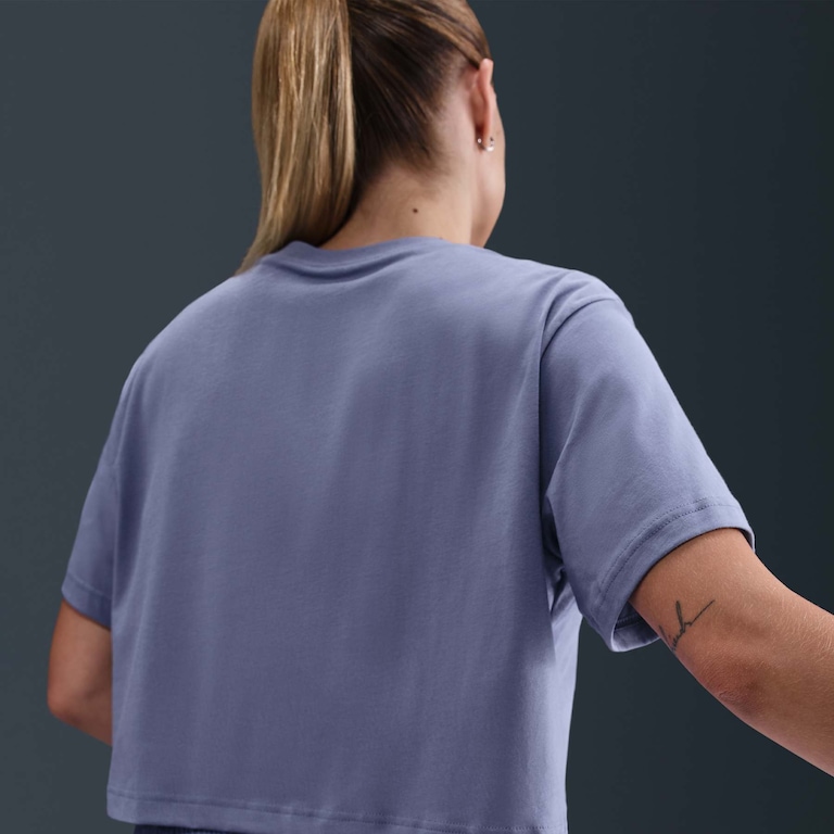 Camiseta Nike Sportswear Essential Feminina - Foto 2