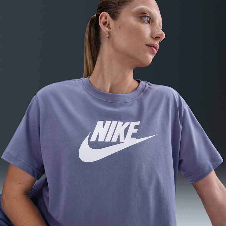Camiseta Nike Sportswear Essential Feminina - Foto 3