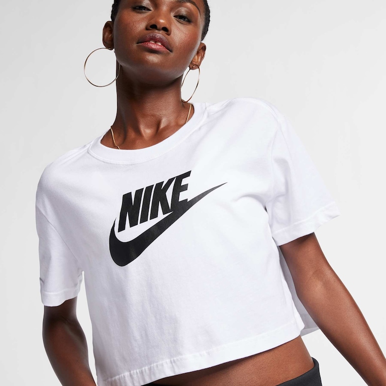 Camiseta Nike Sportswear Essential Feminina - Foto 4