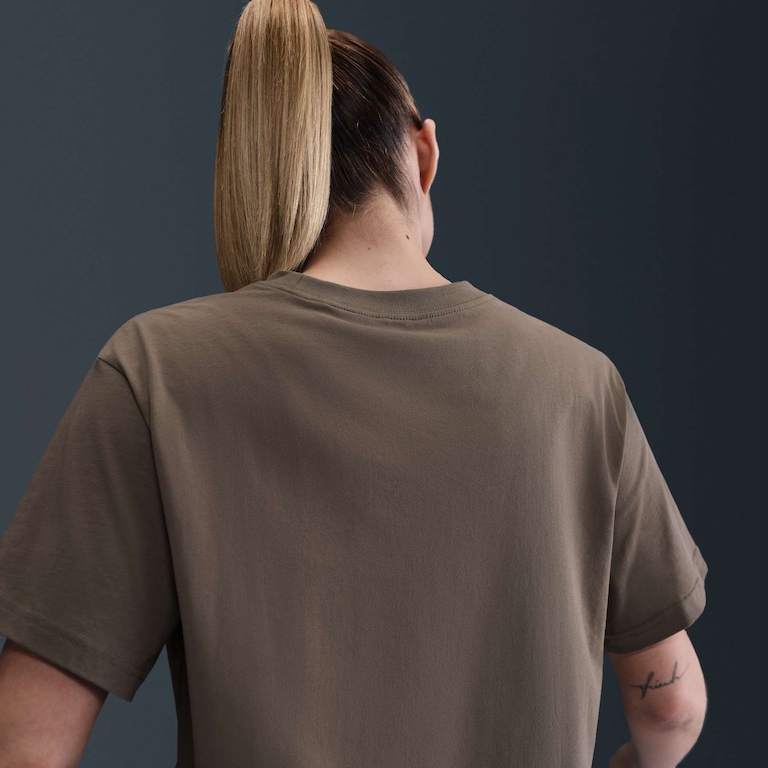 Camiseta Nike Sportswear Essential Feminina - Foto 2