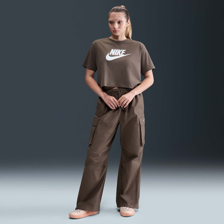 Camiseta Nike Sportswear Essential Feminina - Foto 4