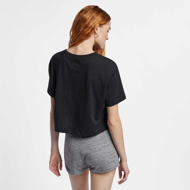Camiseta Nike Sportswear Essential Feminina - Foto 6