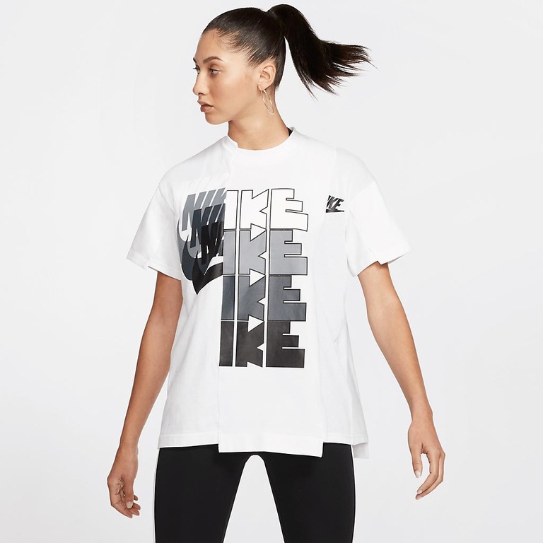 Camiseta Nike x Sacai Feminina - Foto 6