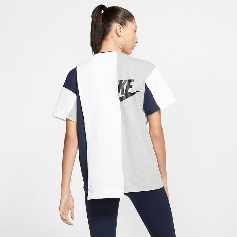 Camiseta Nike x Sacai Feminina - Foto 2