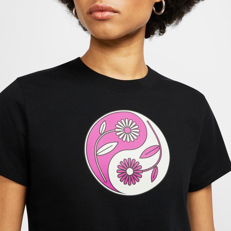 Camiseta Nike Sportswear Feminina - Foto 3