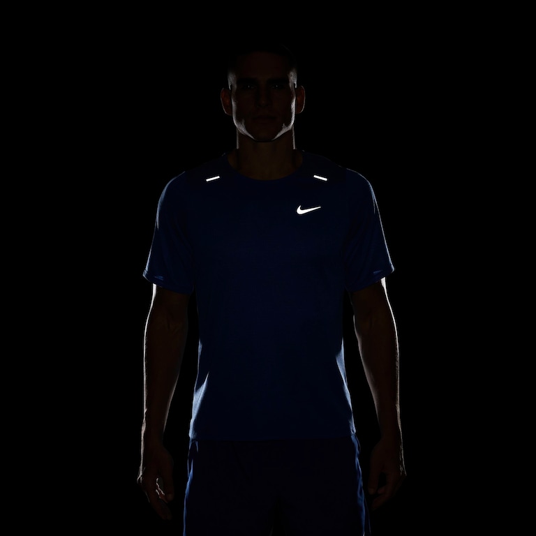 Camiseta Nike Rise 365 Masculina - Foto 7