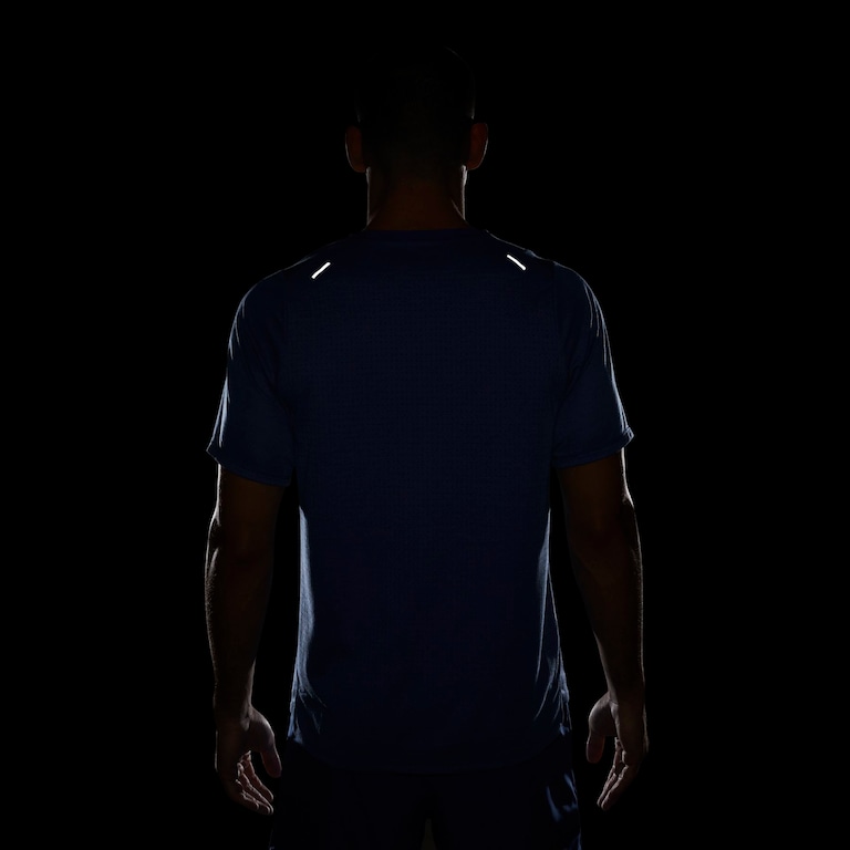 Camiseta Nike Rise 365 Masculina - Foto 8