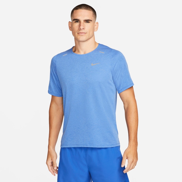 Camiseta Nike Rise 365 Masculina - Foto 1