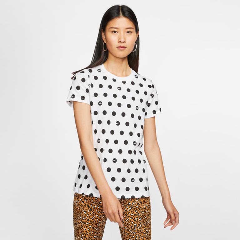 Camiseta Nike Sportswear Feminina - Foto 1