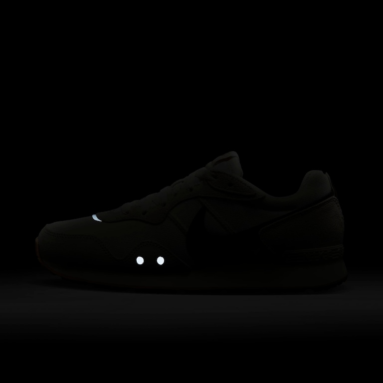 Tênis Nike Venture Runner Feminino - Foto 13