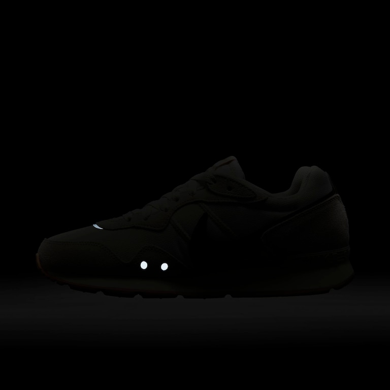 Tênis Nike Venture Runner Feminino - Foto 14