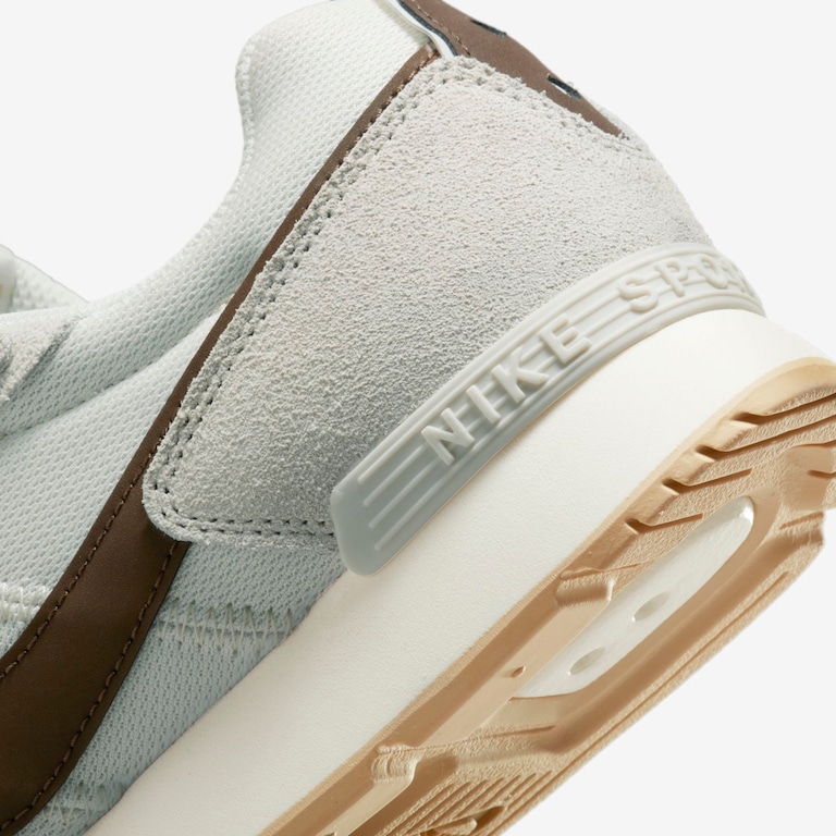 Tênis Nike Venture Runner Feminino - Foto 8