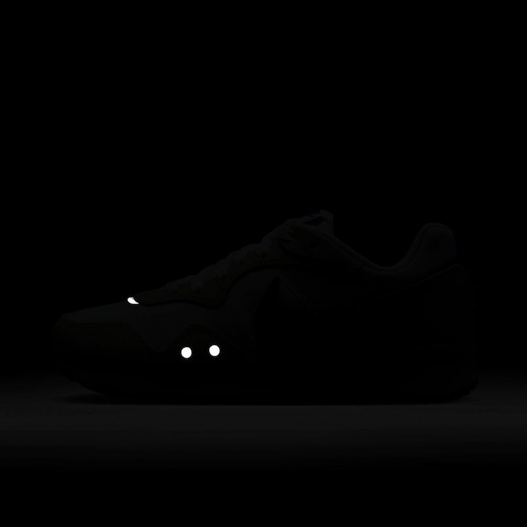 Tênis Nike Venture Runner Feminino - Foto 11