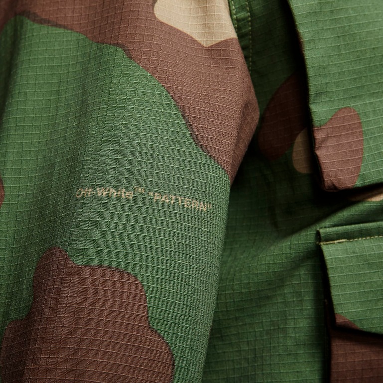 Jaqueta Nike x Off-White™ Camo Feminina - Foto 11