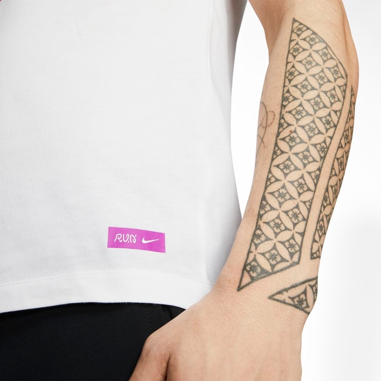 Camiseta Nike Dri-FIT Tokyo Masculina - Foto 4