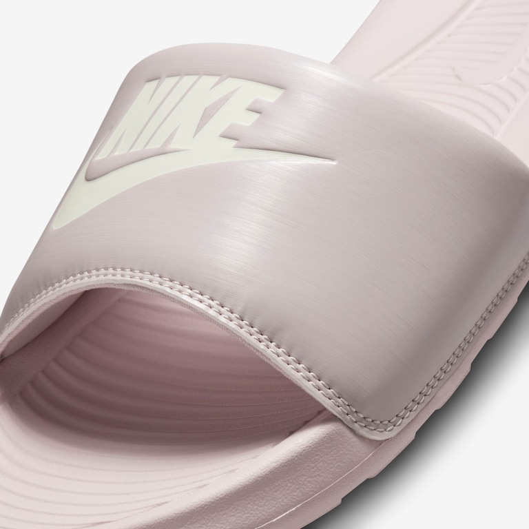 Chinelo Nike Victori One Feminino - Foto 6