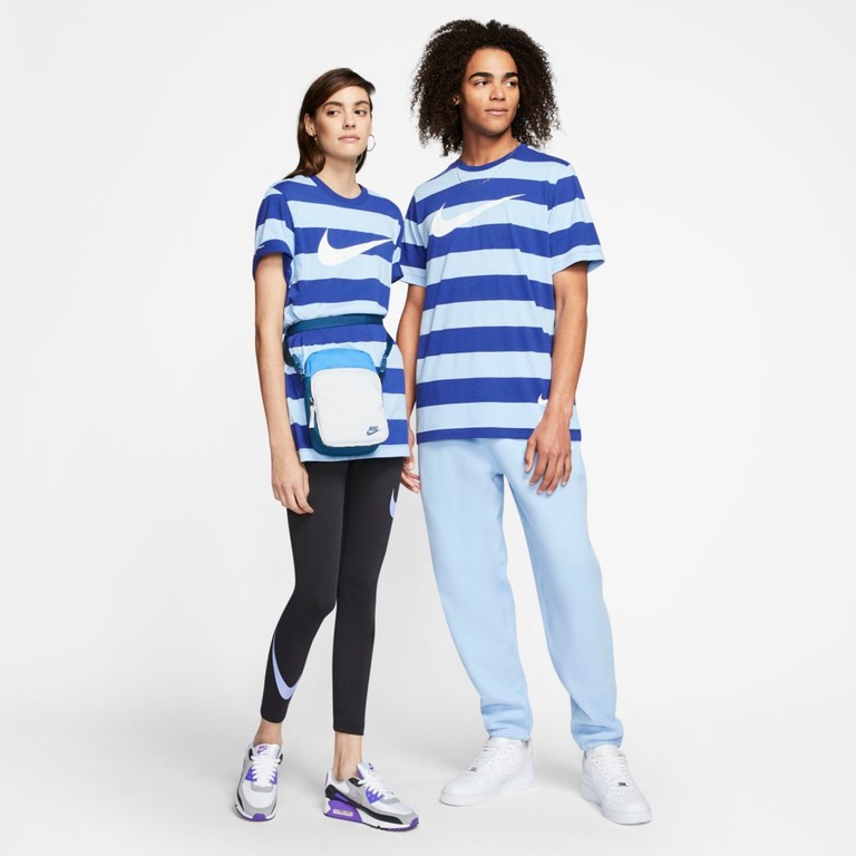 Camiseta Nike Sportswear Swoosh Unissex - Foto 7