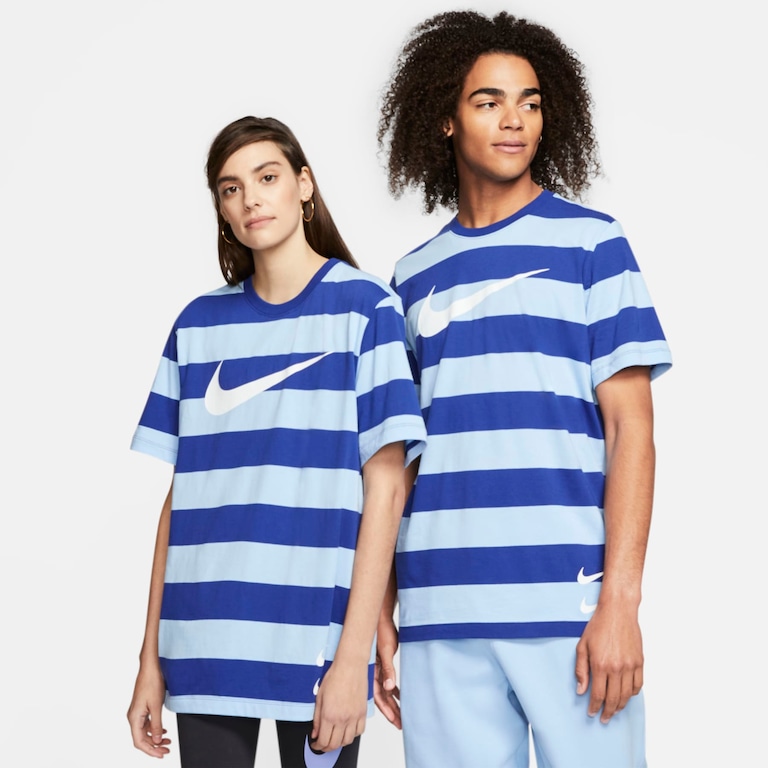 Camiseta Nike Sportswear Swoosh Unissex - Foto 1