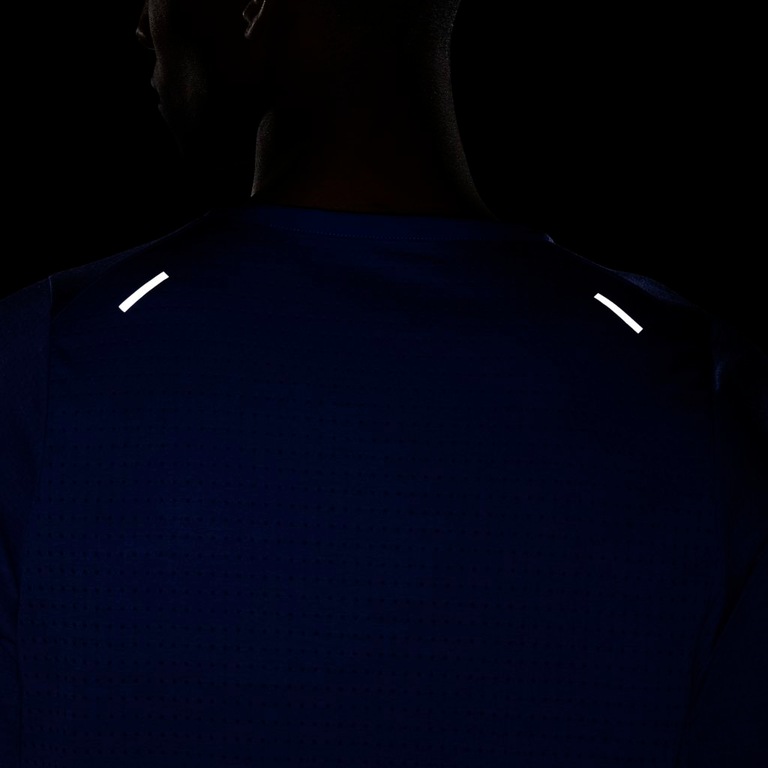 Camiseta Nike Rise 365 Trail Masculina - Foto 8