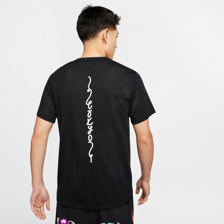 Camiseta Nike Rise 365 Tokyo Masculina - Foto 2