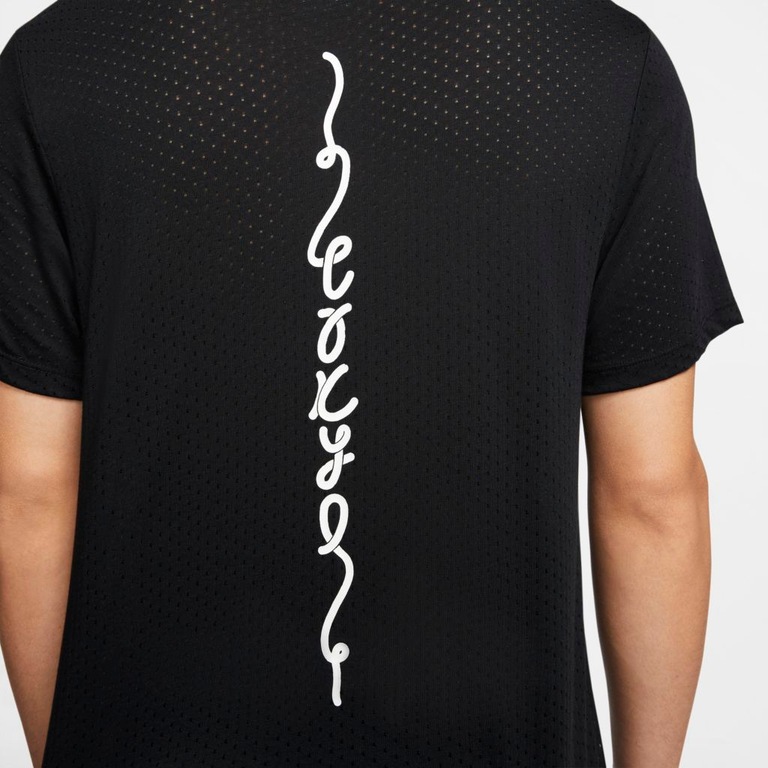 Camiseta Nike Rise 365 Tokyo Masculina - Foto 5