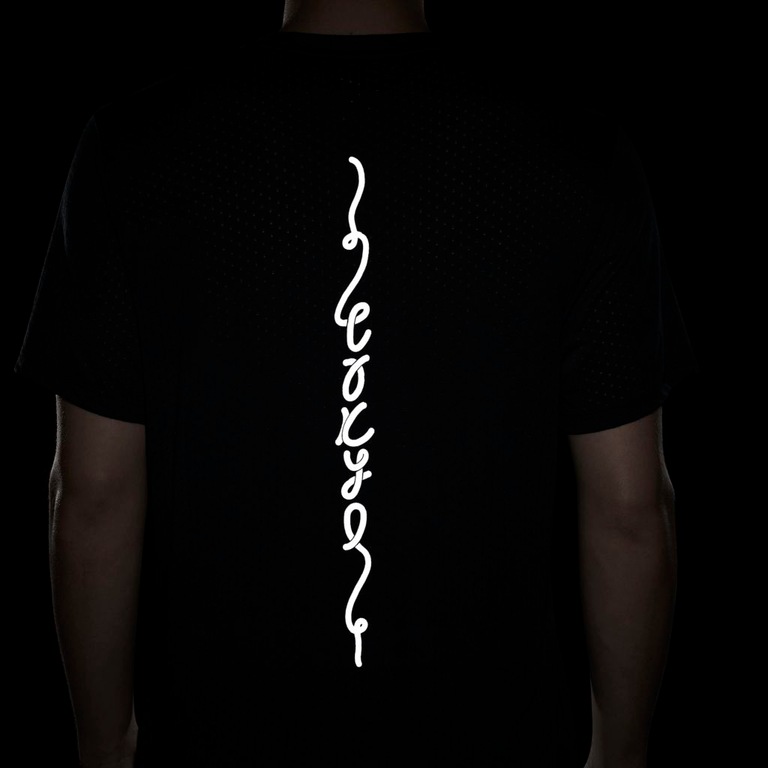 Camiseta Nike Rise 365 Tokyo Masculina - Foto 8