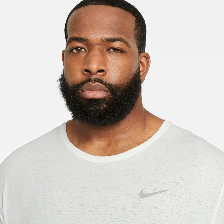 Camiseta Nike Dri-FIT Miler Top Masculina - Foto 11