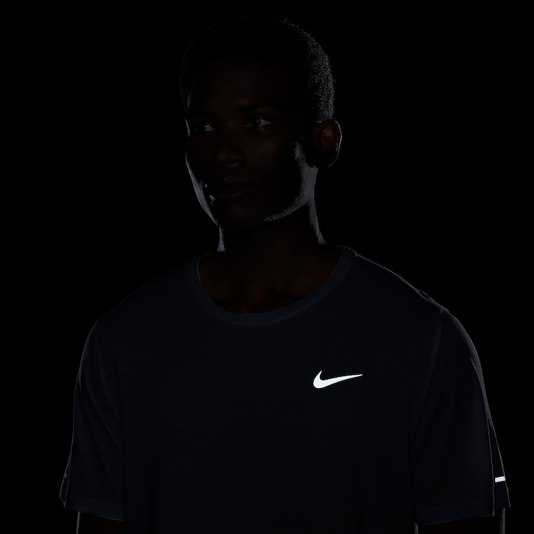 Camiseta Nike Dri-FIT Miler Top Masculina - Foto 7