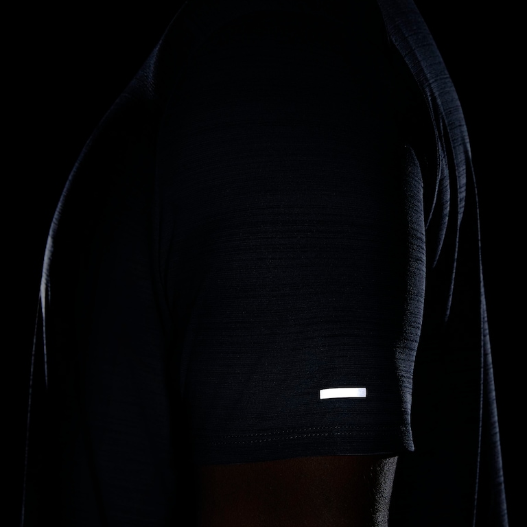 Camiseta Nike Dri-FIT Miler Top Masculina - Foto 14