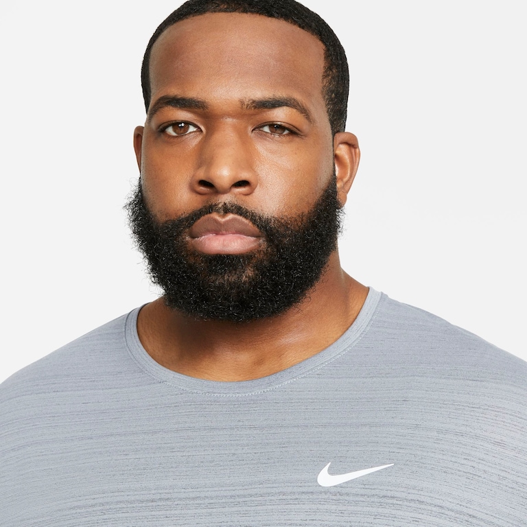 Camiseta Nike Dri-FIT Miler Top Masculina - Foto 9