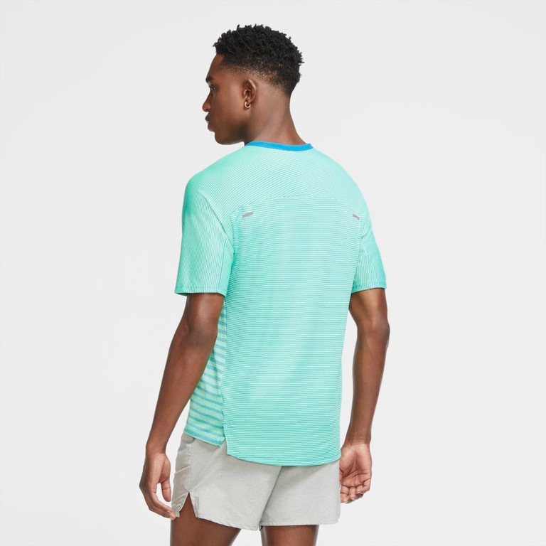 Camiseta Nike TechKnit Future Fast Masculina - Foto 2