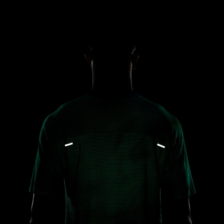 Camiseta Nike TechKnit Future Fast Masculina - Foto 7