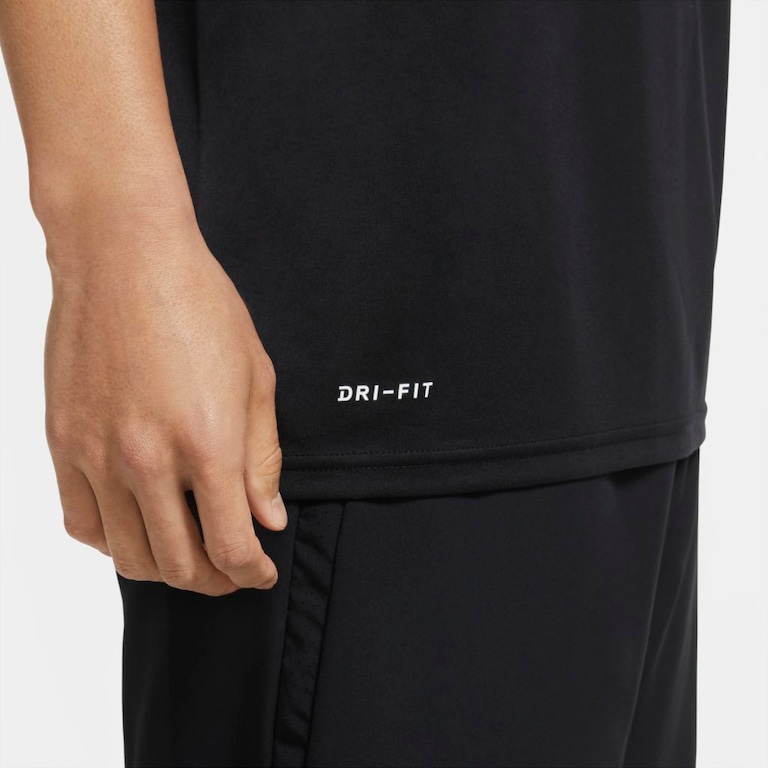 Camiseta Nike Dri-FIT Legend Masculina - Foto 4