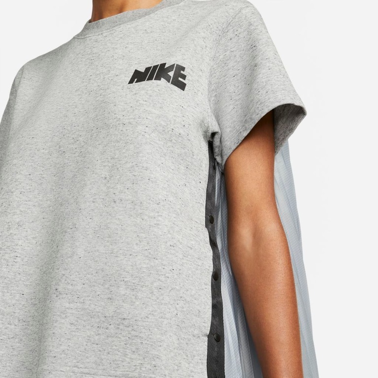 Camiseta Nike x Sacai Feminina - Foto 3