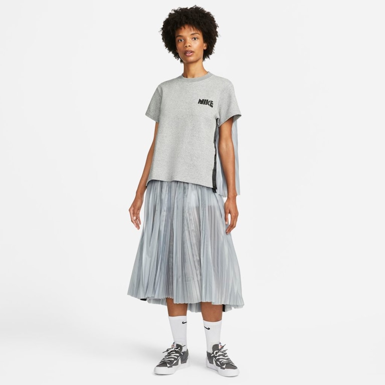 Camiseta Nike x Sacai Feminina - Foto 5