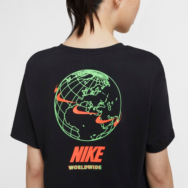 Camiseta Nike Sportswear Worldwide Feminina - Foto 4