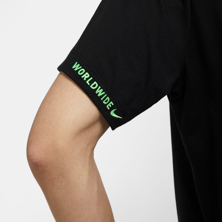 Camiseta Nike Sportswear Masculina - Foto 4