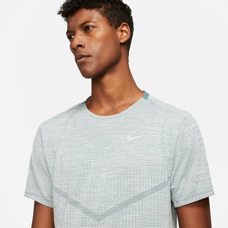 Camiseta Nike Dri-FIT ADV Techknit Ultra Masculina - Foto 3