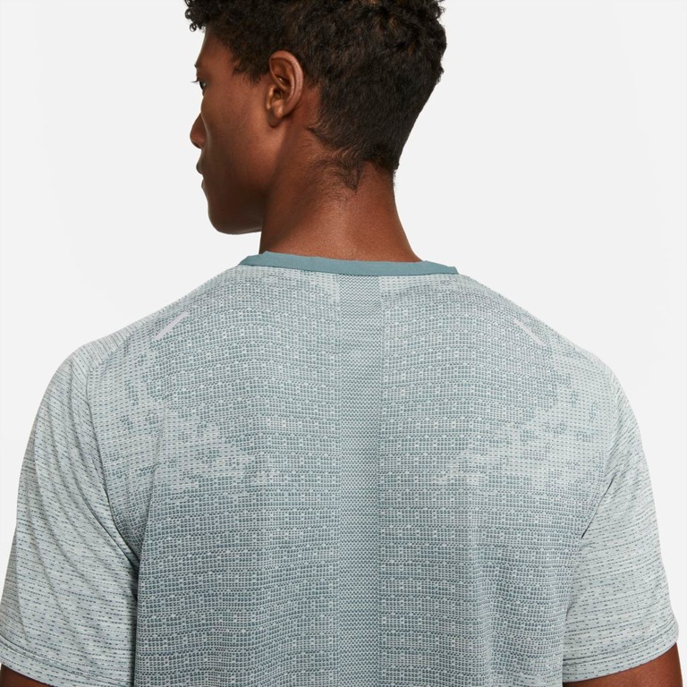 Camiseta Nike Dri-FIT ADV Techknit Ultra Masculina - Foto 5