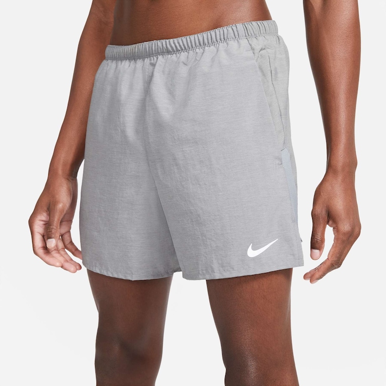 Shorts Nike Dri-FIT Challenger Masculino - Foto 10