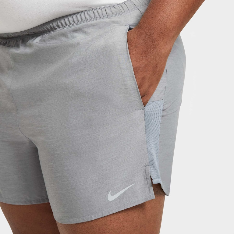 Shorts Nike Dri-FIT Challenger Masculino - Foto 6