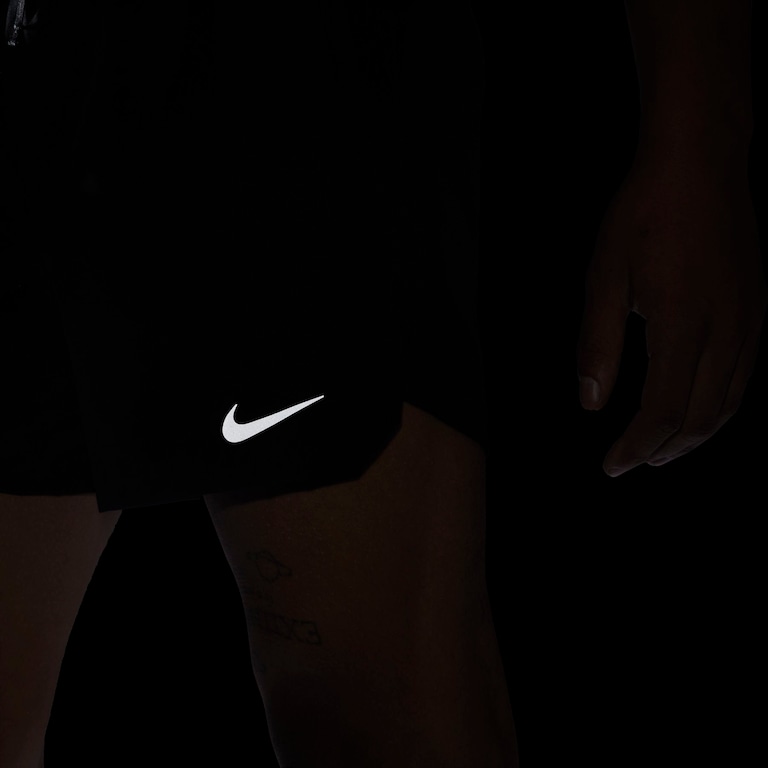 Shorts Nike Dri-FIT Challenger Masculino - Foto 9
