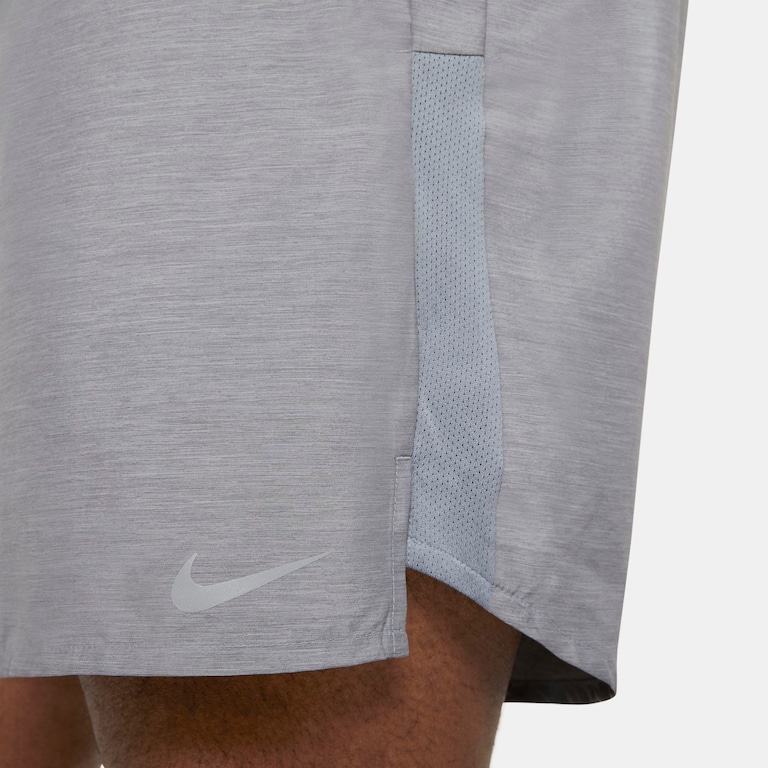 Shorts Nike Dri-FIT Challenger Masculino - Foto 14