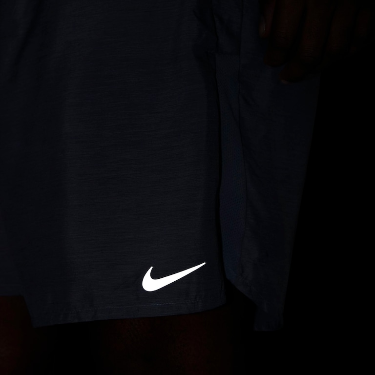 Shorts Nike Dri-FIT Challenger Masculino - Foto 18