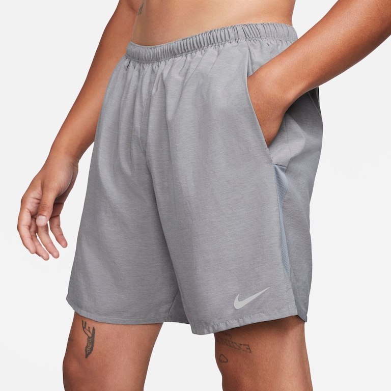 Shorts Nike Dri-FIT Challenger Masculino - Foto 4