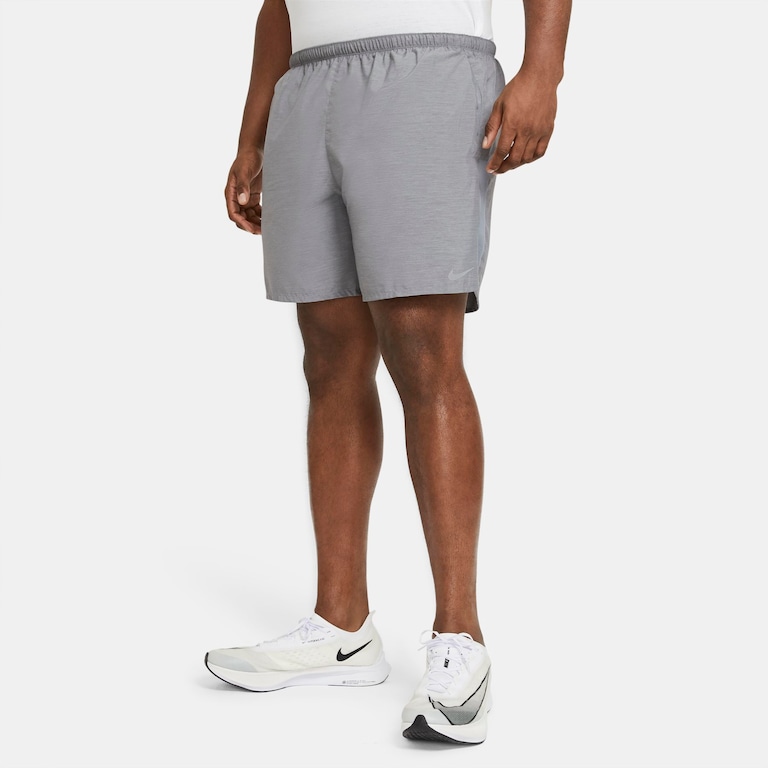 Shorts Nike Dri-FIT Challenger Masculino - Foto 10