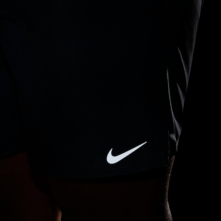 Shorts Nike Dri-FIT Challenger Masculino - Foto 19