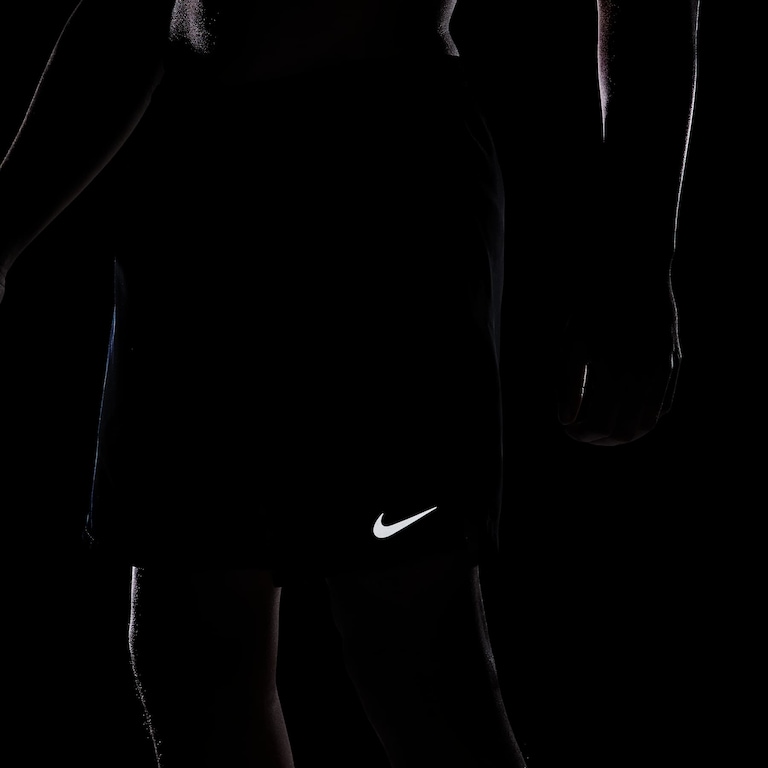 Shorts Nike Dri-FIT Challenger Masculino - Foto 19
